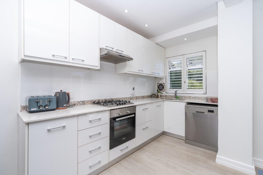 1 Bedroom Property for Sale in Vredehoek Western Cape